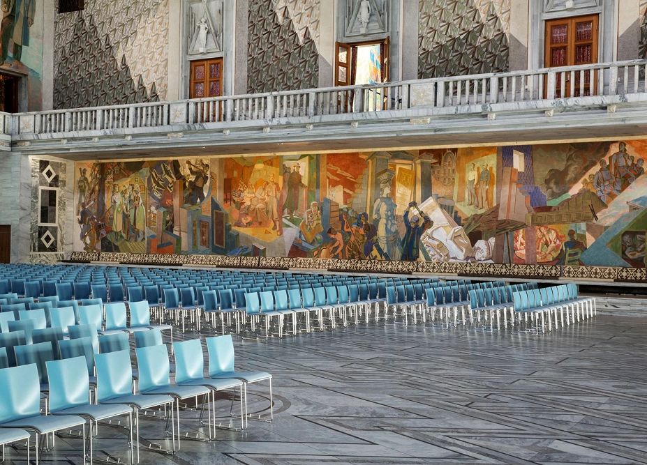 Pod značkou Montana Furniture je stohovatelná židle Chairik nabízena i v zářivějších, výraznějších barvách